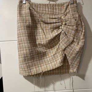 Mini skirt with pearl detail. Size 4